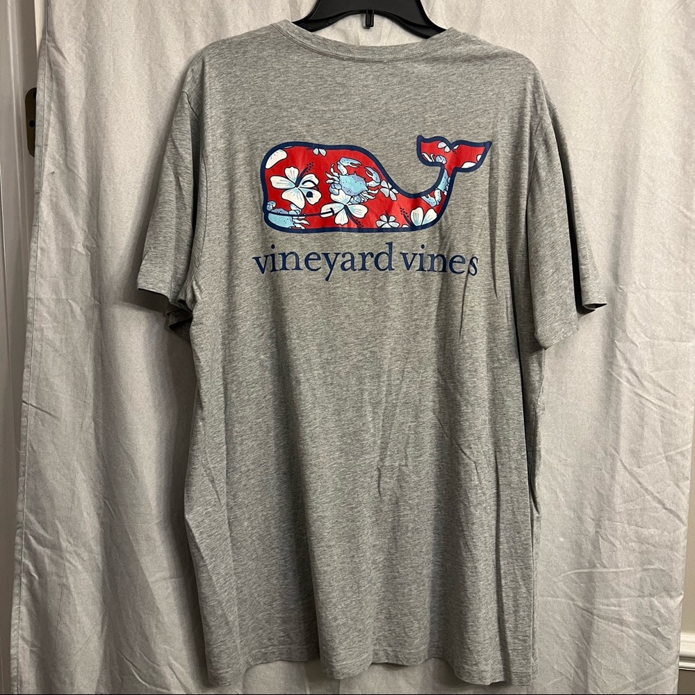 Men’s GUC Vineyard Vines t-shirt.
